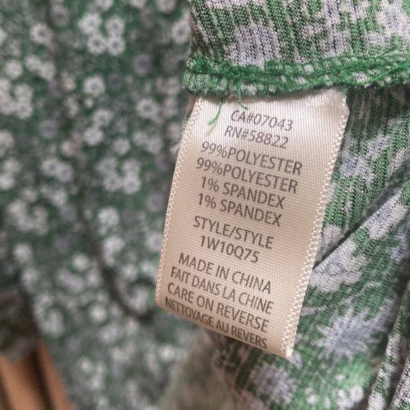 MAX STUDiO green floral top with ruched sleeves - Picture 6 of 9